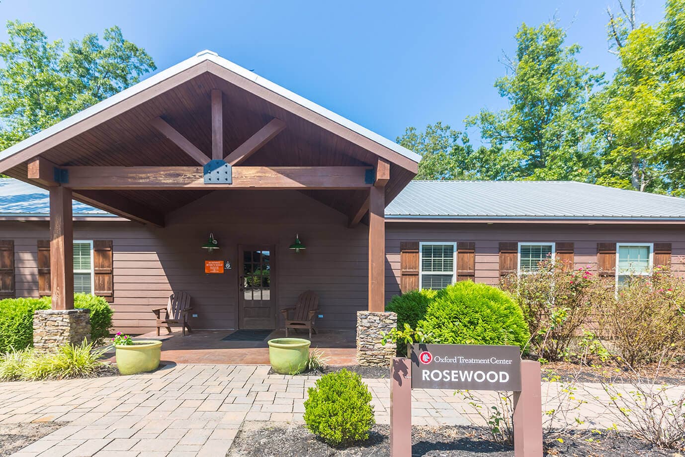 entrance-to-Oxford-Treatment-Center-Veterans-Retreat